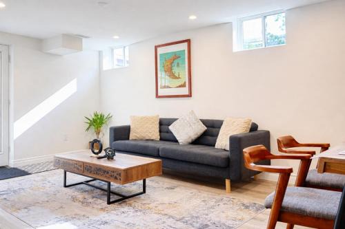 Spacious 2 BR Basement w Parking -30 mins to Downtwn TO