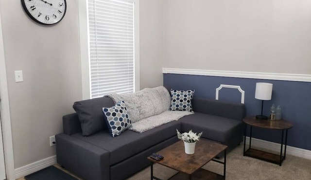 Spacious 2 BR home minutes from Downtown Cincy!