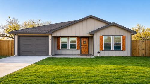 Spacious 2-BR near Downtown & Concho River