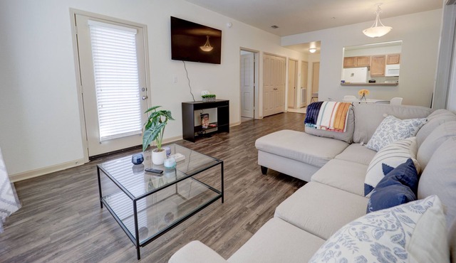 SPACIOUS 2 BR ONLY A SHORT DRIVE FROM LOCAL BEACHES, BASES AND ATTRACTIONS