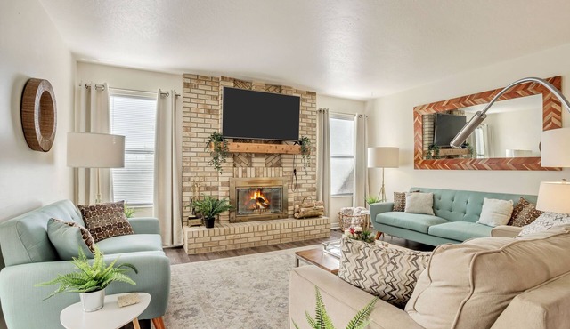 Spacious-2 Hot Tubs-close to 4 ski resorts!