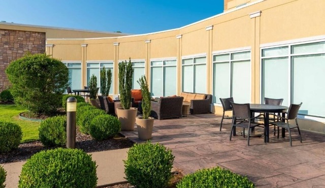 Spacious 2-Queen Bed Unit w/Indoor Pool Near Historic Old Mill