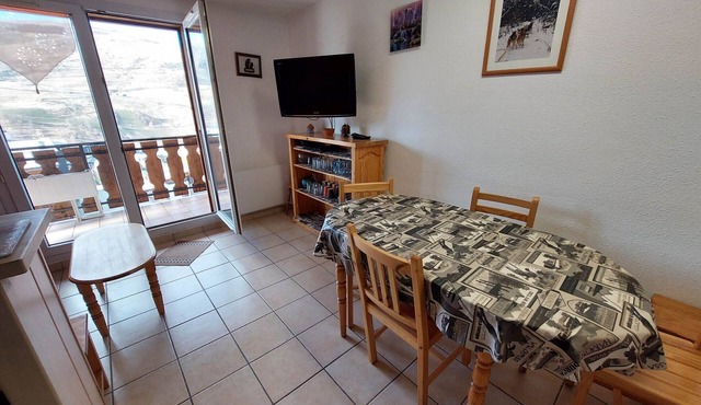 Spacious 2-Room, Slope View, Pets Allowed