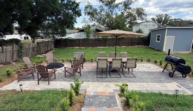Spacious 2 story 6 bedrooms 3 bathrooms house with WiFi, AC in pleasant Orlando