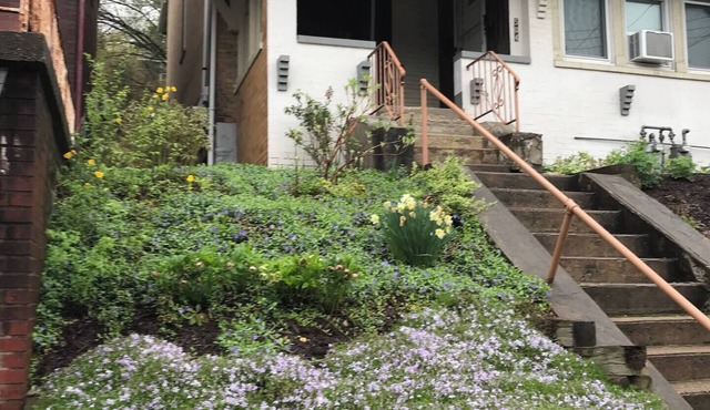 Spacious, 2 story apt with amenities! US OPEN