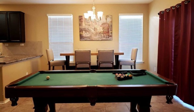 Spacious 2 Story Corner Home (Lackland AFB BMT)