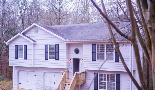 Spacious 2 Story HOUSE w/ Theatre Room