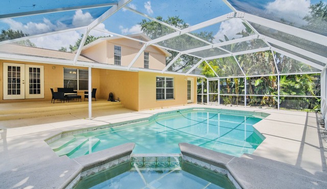 Spacious 2 Story - Pool - Game Room - Tampa