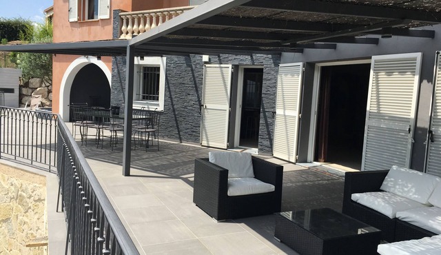 Spacious 210m2 sunny house 10 people