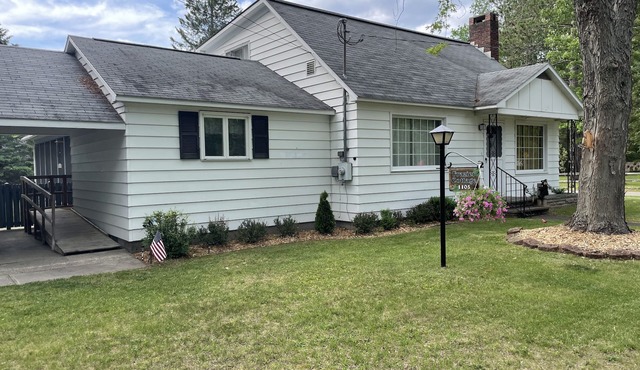 Spacious 2200 Sq Ft- 3 bedroom/3 bathroom house in downtown Roscommon