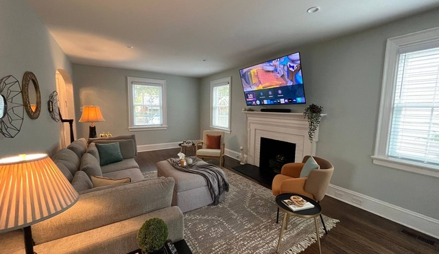 Spacious 2900 SQ Feet House In Ginter Park, 10 min to Everywhere