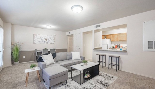 Spacious 2B2B Wi-Fi, Pool, Gym