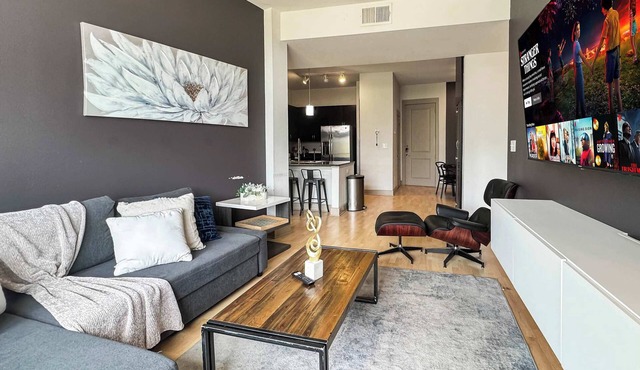 Spacious 2BD Deep Ellum Stay with Pool Gym Parking