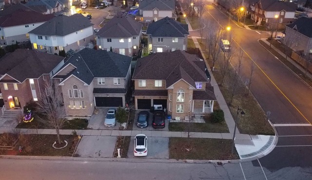 Spacious 2Bd family suite with full kitchen. Centrally located.