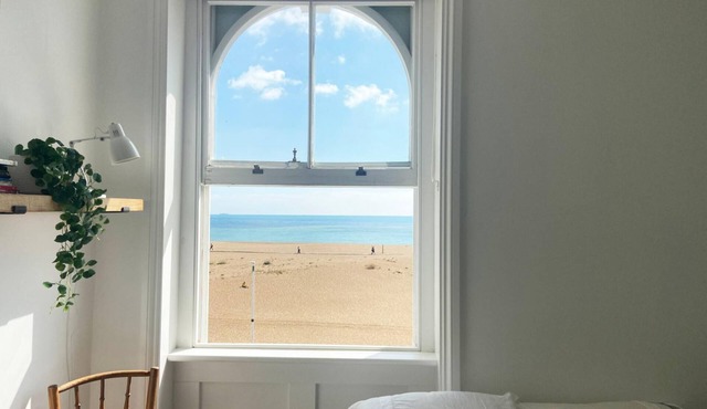 Spacious 2BD Flat With Stunning Views Folkestone