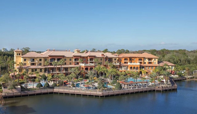 Spacious 2BD Suite - Pools/Hot Tub/Near Disney & More!
