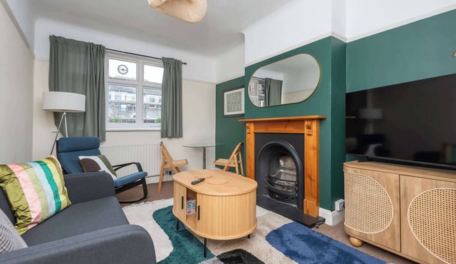 Spacious 2BDR with Dedicated Work Area