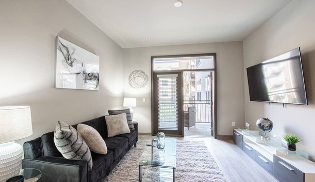 Spacious 2BDRM Unit, Midtown Atlanta w/FREE parking