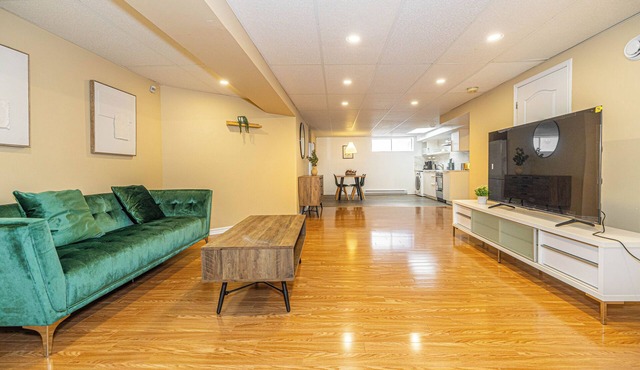 Spacious 2BDRs Apt,ALL NEW! Close to DT/1 parking