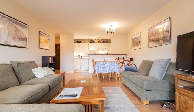 Spacious 2bed2bath in Boulder with a deck.