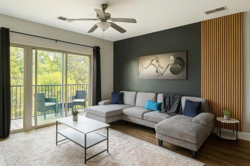 Spacious 2BR 2BA Condo Across from UAB