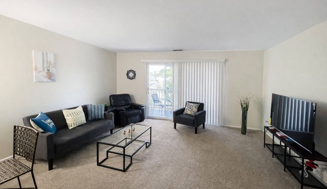 Spacious 2BR 2BA Moss Rehab Area Long-Stay Savings