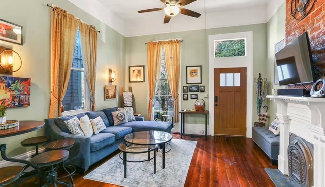 Spacious 2BR/2BA Uptown Condo - Walk to Magazine St. Dining, Shops & Streetcar