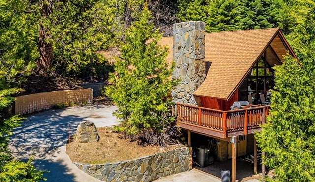 Spacious, 2BR/3Ba, A/C, EV charger, game room, pool table, 2 miles from Yosemite