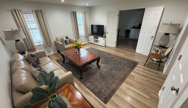 Spacious 2BR Apartment near Toledo, Sylvania & MI