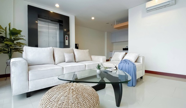 Spacious 2Br Apartment With Private Lift At The Kencana Residence