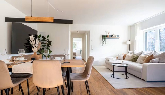 Spacious 2BR Apt Near Zurich Airport, Free Parking, River Access, 2 Workspaces