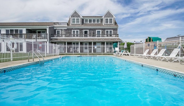 Spacious 2BR by the Sea in Falmouth