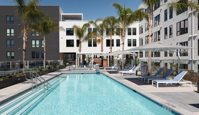 Spacious 2BR Condo at Vasara Menlo Park – Pool, Gym & BBQ