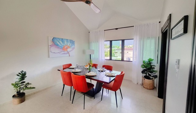 Spacious 2BR, Fast WiFi/Ocean & Mountain Views, Security & Convenience