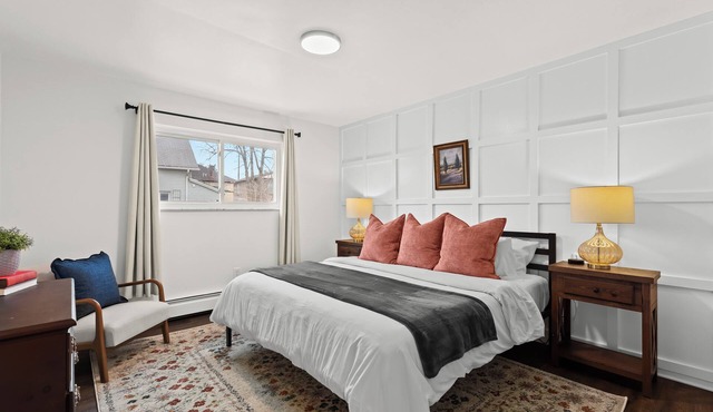 Spacious 2BR Flat | King Bed | Downtown Mt.Clemens