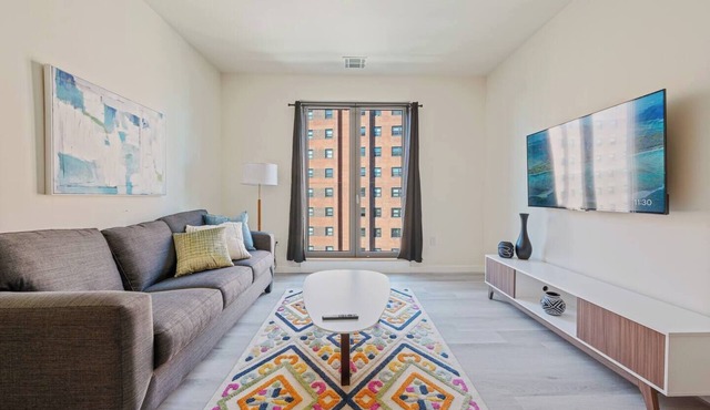 Spacious 2BR ! Free Parking ! 30 Min to NYC