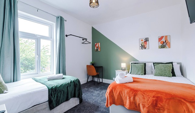 Spacious 2BR House, Free Wi-Fi & Parking, Near Tram Stop, Close to City & Etihad