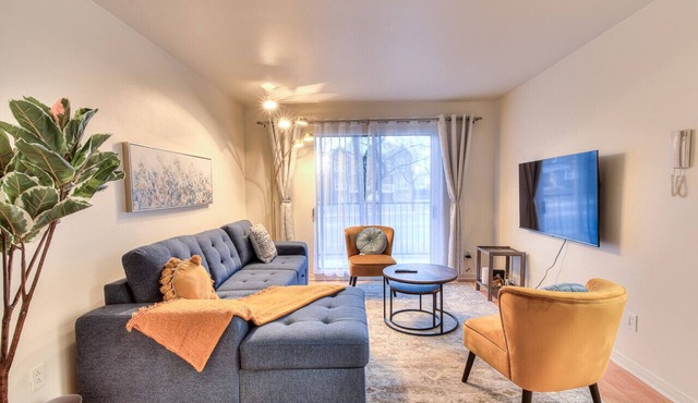 Spacious 2BR in MTL with included parking spot