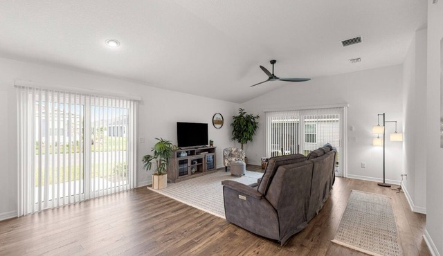 Spacious 2BR in The Villages | GolfCart | King Bed