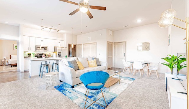 Spacious 2BR King Beds Suite, 8 Min to Downtown