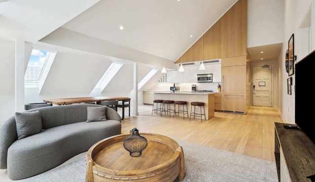 Spacious 2BR Near French Quarter & CBD | Gated Parking