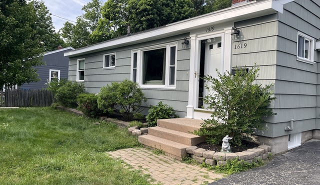 Spacious 2BR North Deering Ranch with a gorgeous backyard and patio