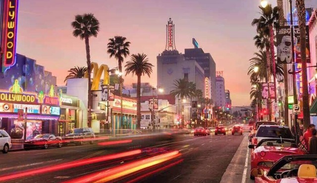 Spacious 2BR Retreat in Hollywood with pool access