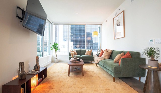 Spacious 2BR San Diego Urban Oasis w/AC & Designer Style