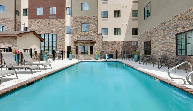 Spacious 2BR Suite w/Free Breakfast + Pool