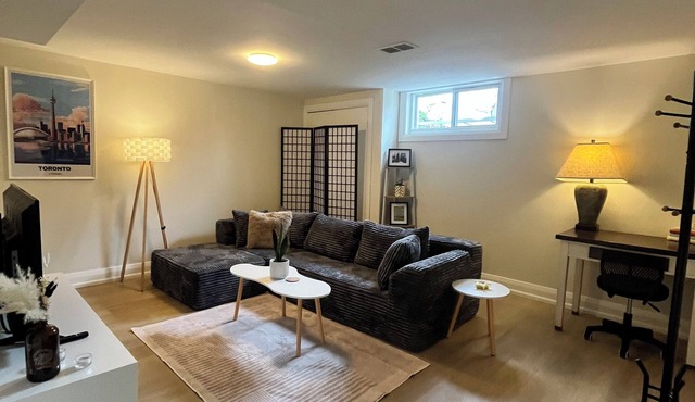 Spacious 2BR Toronto Suite/Parking+Laundry/Extended Stays/Near GO+ Downtown