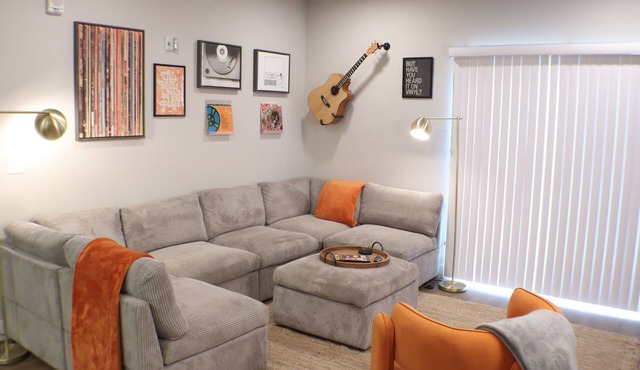 Spacious 2BR, Walmart HQ, Heated Pool, Bike Lift & Bike Storage
