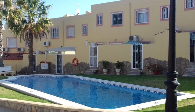 Spacious 2nd-floor apartment with 3 bedrooms, 2 bathrooms, and a solarium.