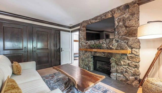 Spacious 3/3 in Aspen's Core with Sauna!