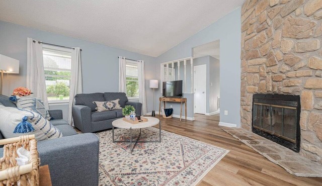 Spacious|3 Bdrm|2 Ba|One Level|Pets Allowed